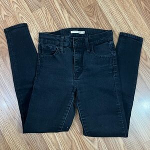 LEVIS size 25 L28 High Rise Super Skinny Black